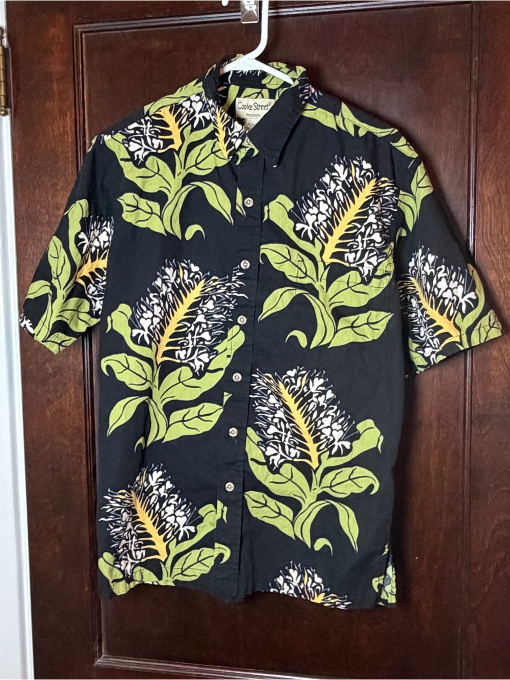 Cooke Street Honolulu Men’s Shirt Small Black Floral Hawaiian Cotton Tropical